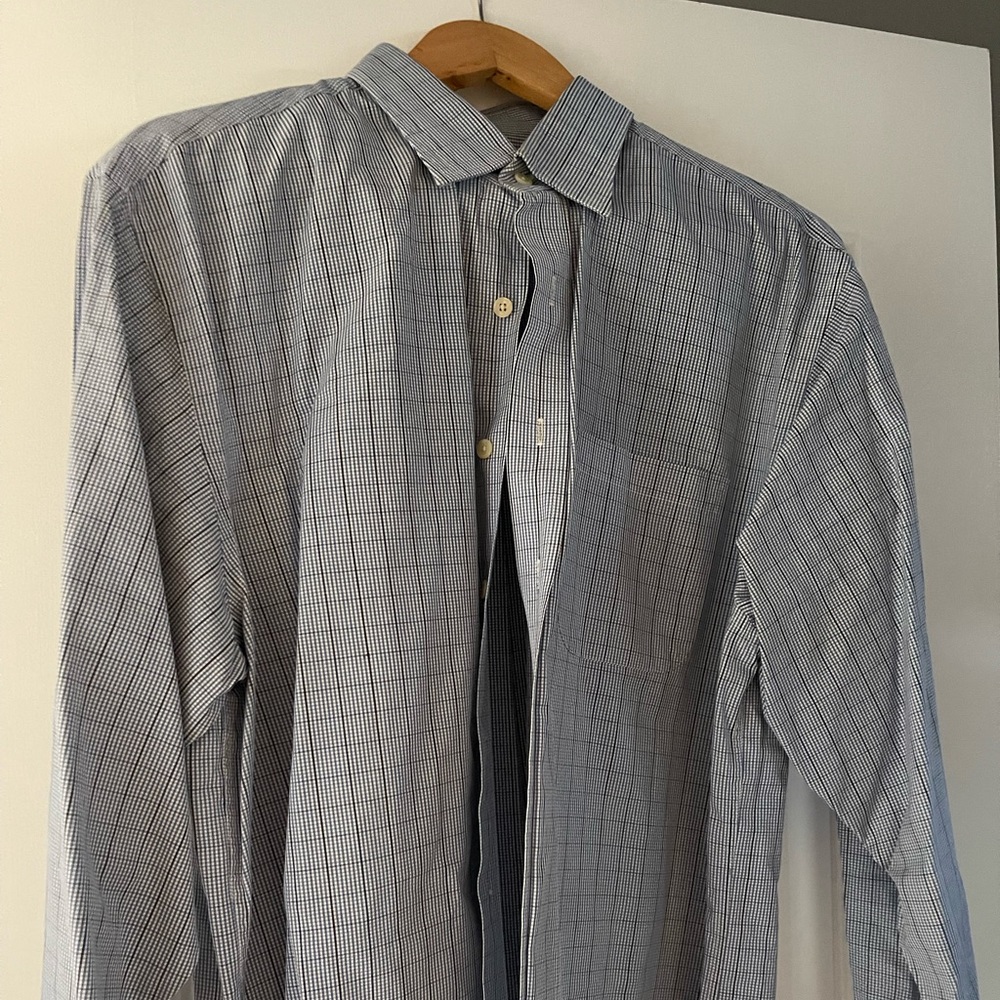 Vineyard vines  plaid long sleeves shirt. Excellent condition size L